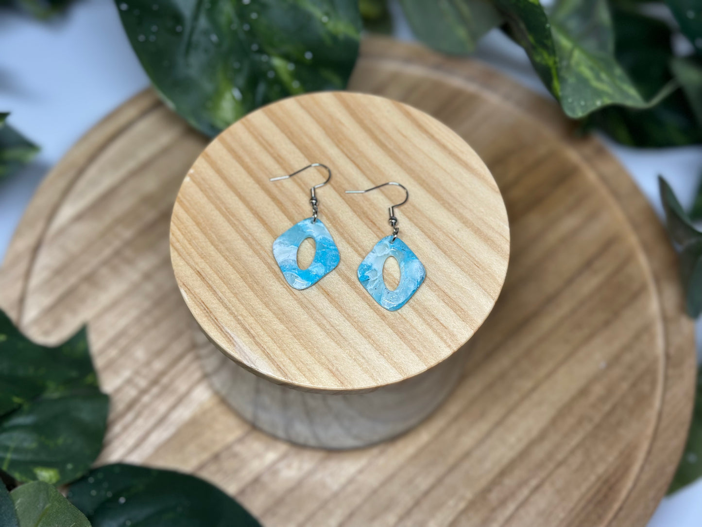 Curvy Small Cutout Rhombus Earrings - Light Blue