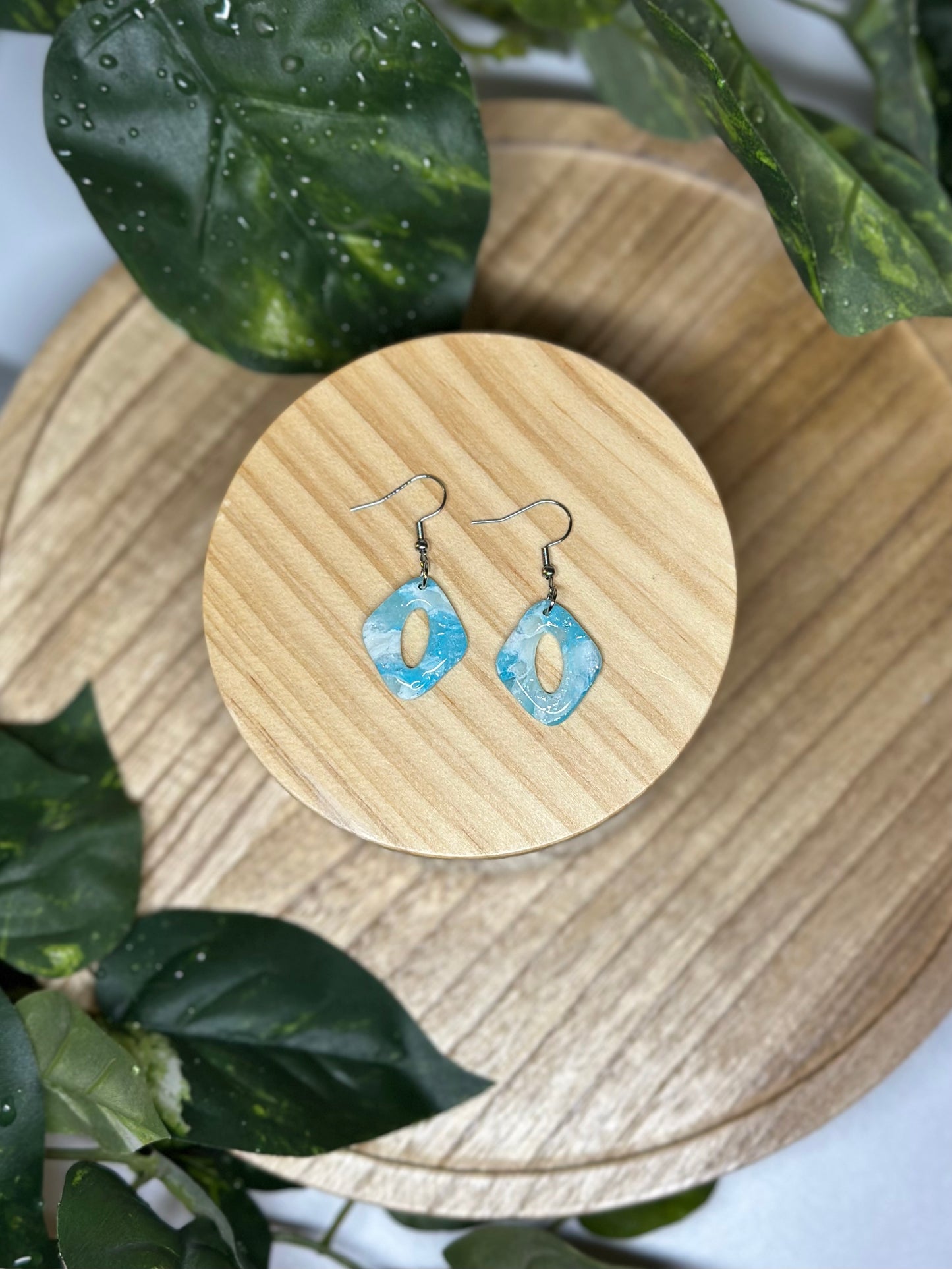 Curvy Small Cutout Rhombus Earrings - Light Blue