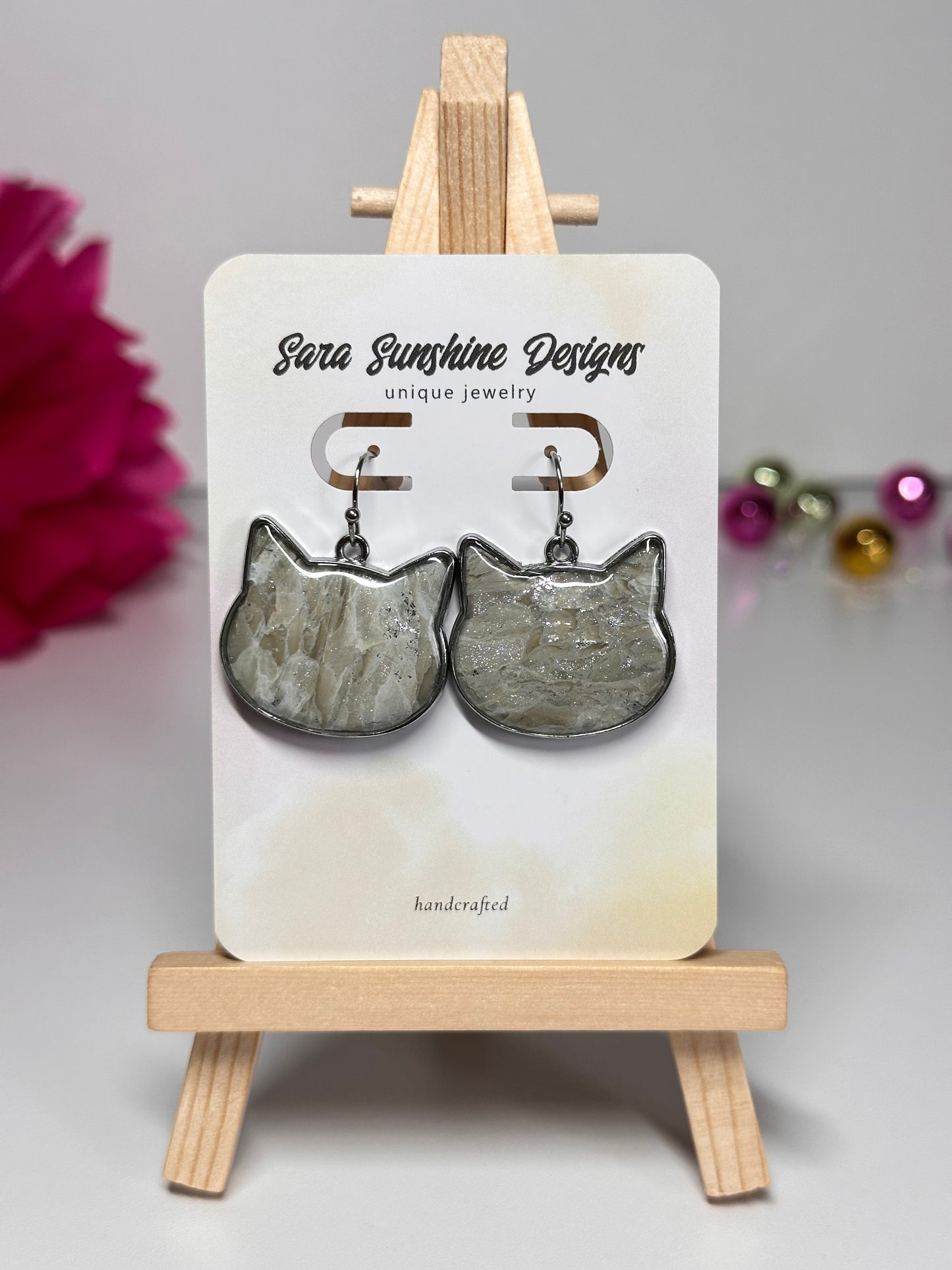 Cat Head Earrings - Light Gray 3