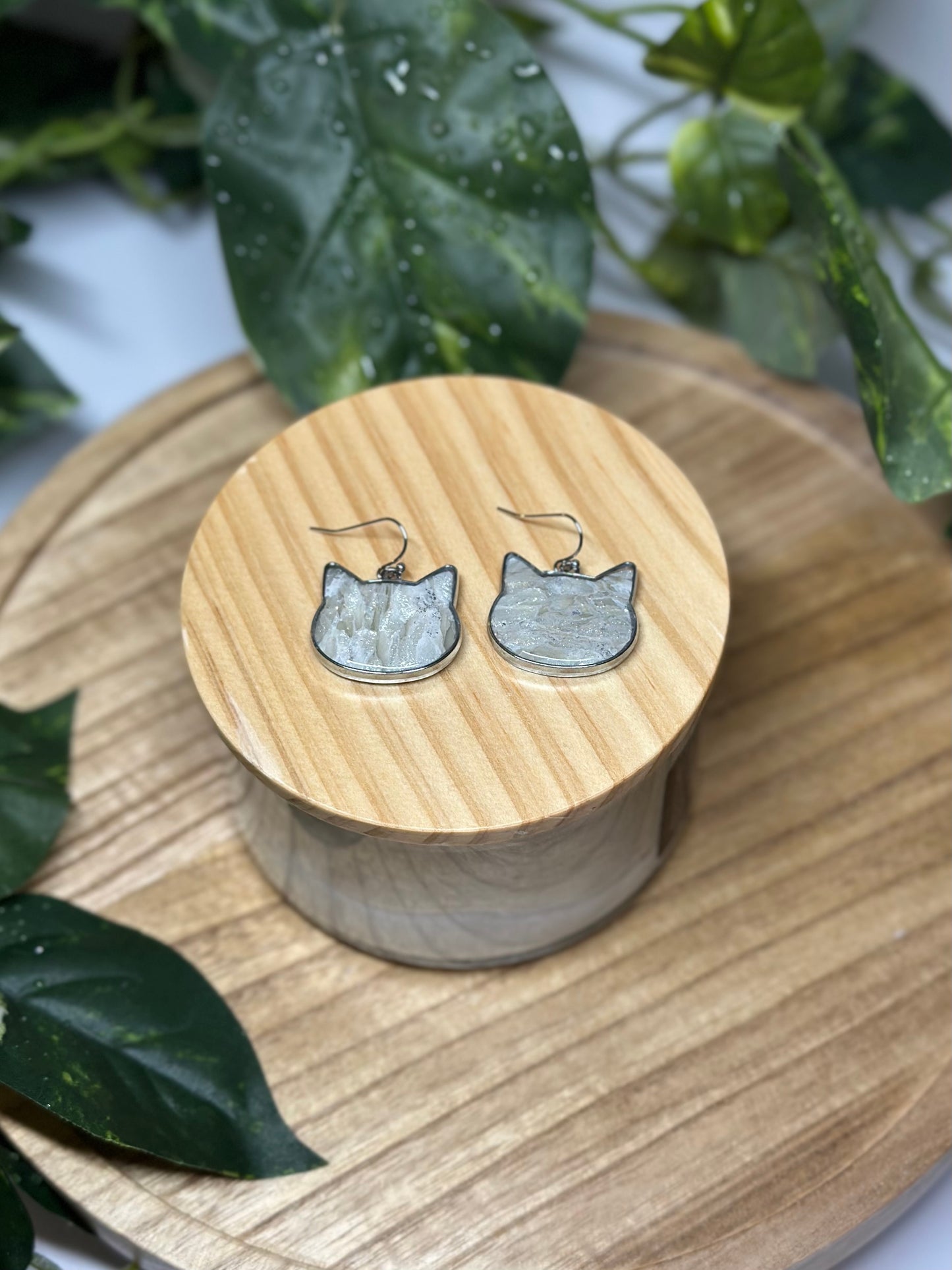 Cat Head Earrings - Light Gray 3