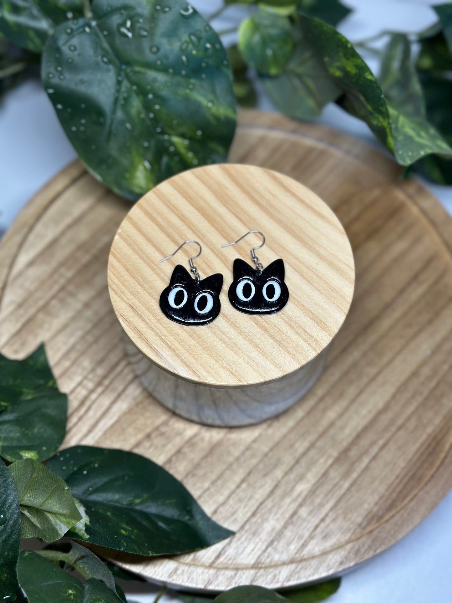 Cat Head Wide Eye Earrings - Black