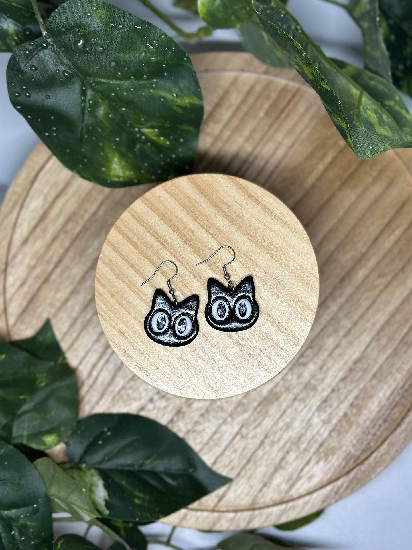 Cat Head Wide Eye Earrings - Black