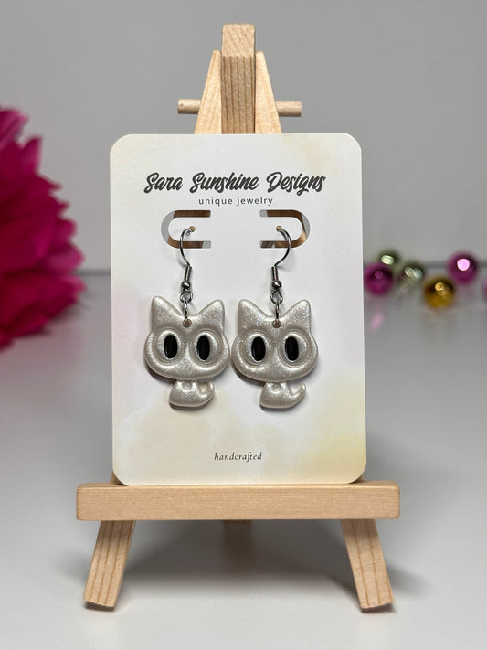 Cats Wide Eye Earrings - White
