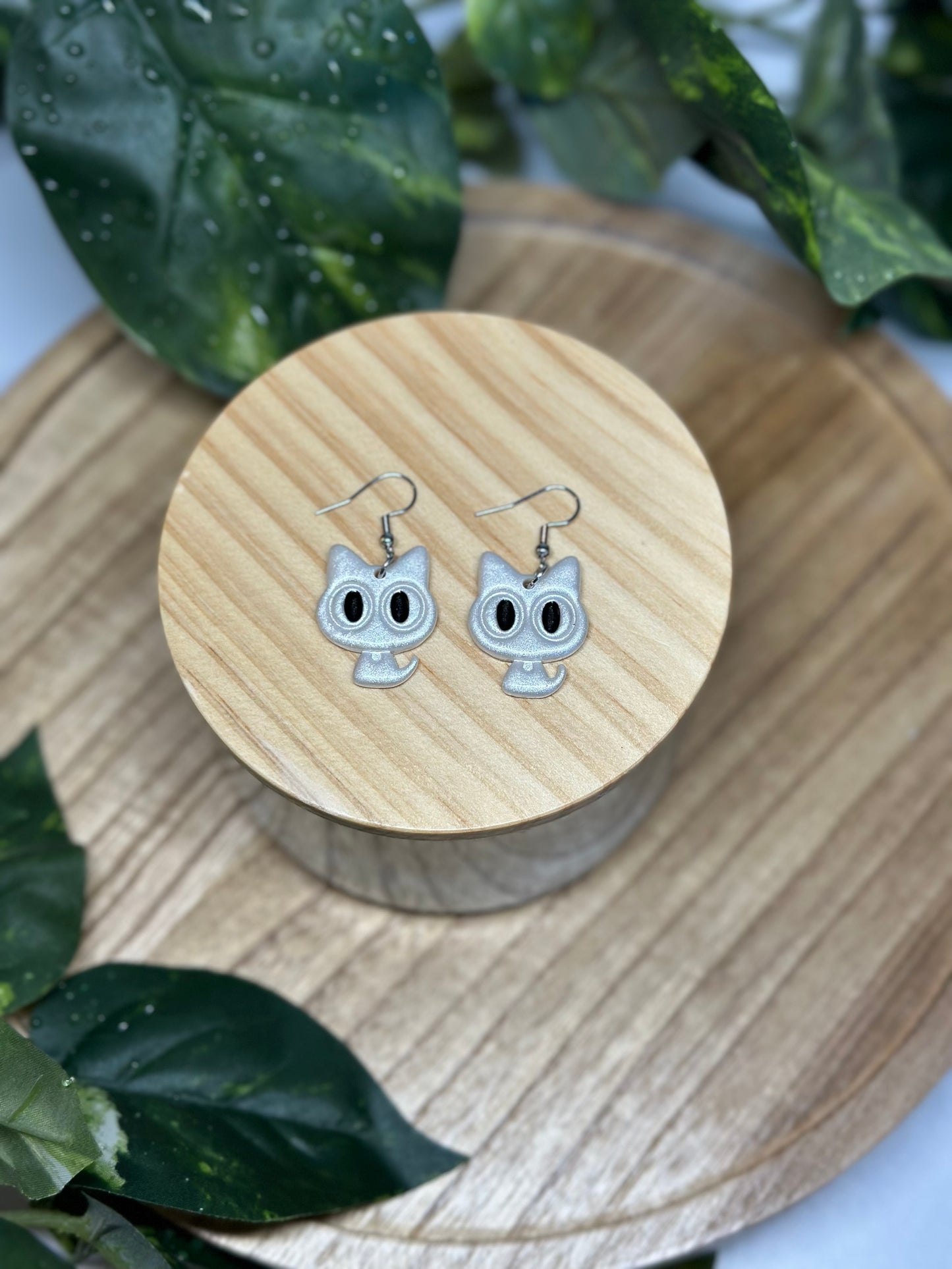Cats Wide Eye Earrings - White