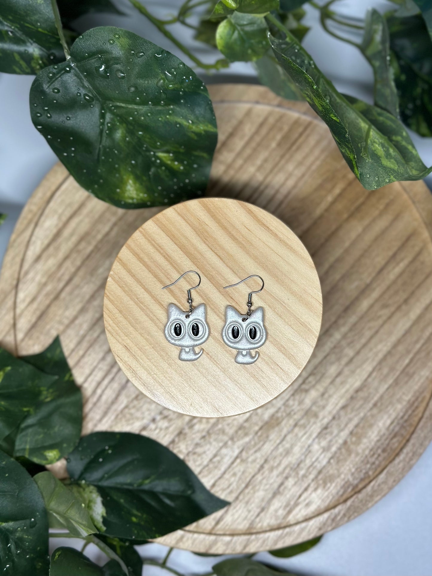 Cats Wide Eye Earrings - White