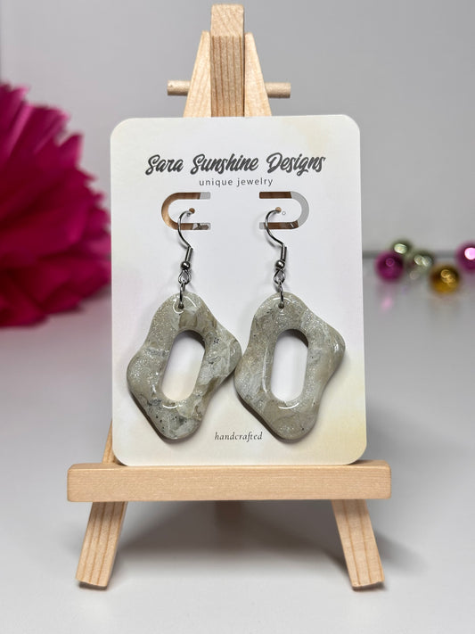 Curvy Oblong Oval Earrings - Light Gray