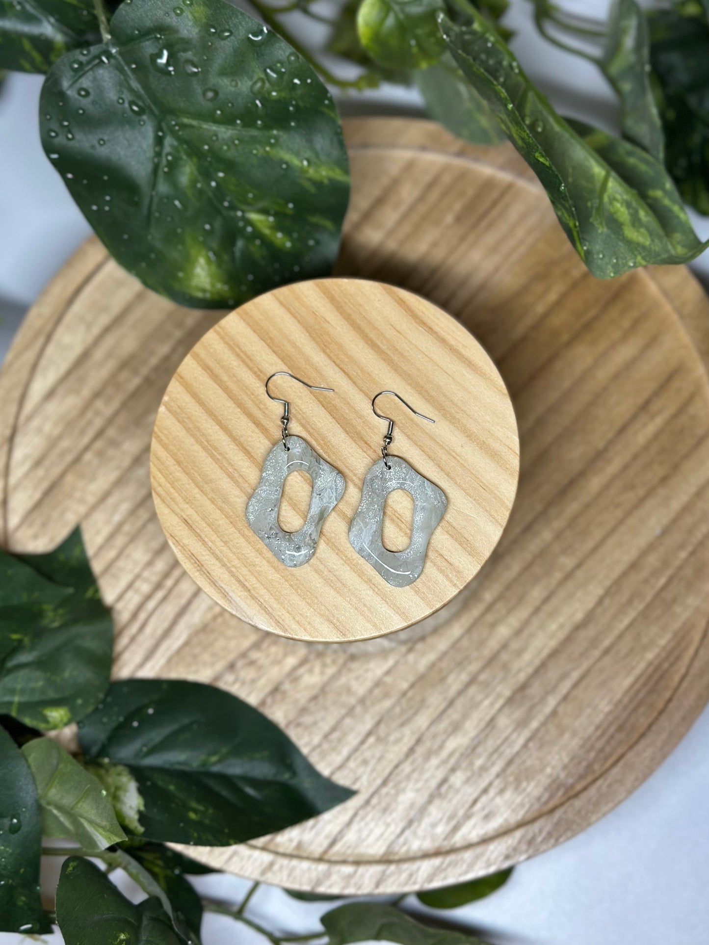 Curvy Oblong Oval Earrings - Light Gray