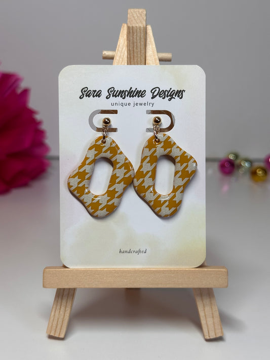 Curvy Oblong Oval Earrings - Mustard & White Houndstooth