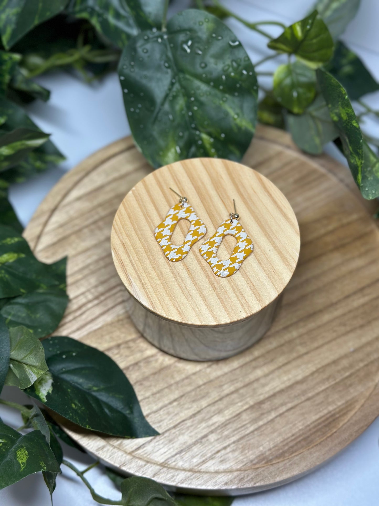 Curvy Oblong Oval Earrings - Mustard & White Houndstooth