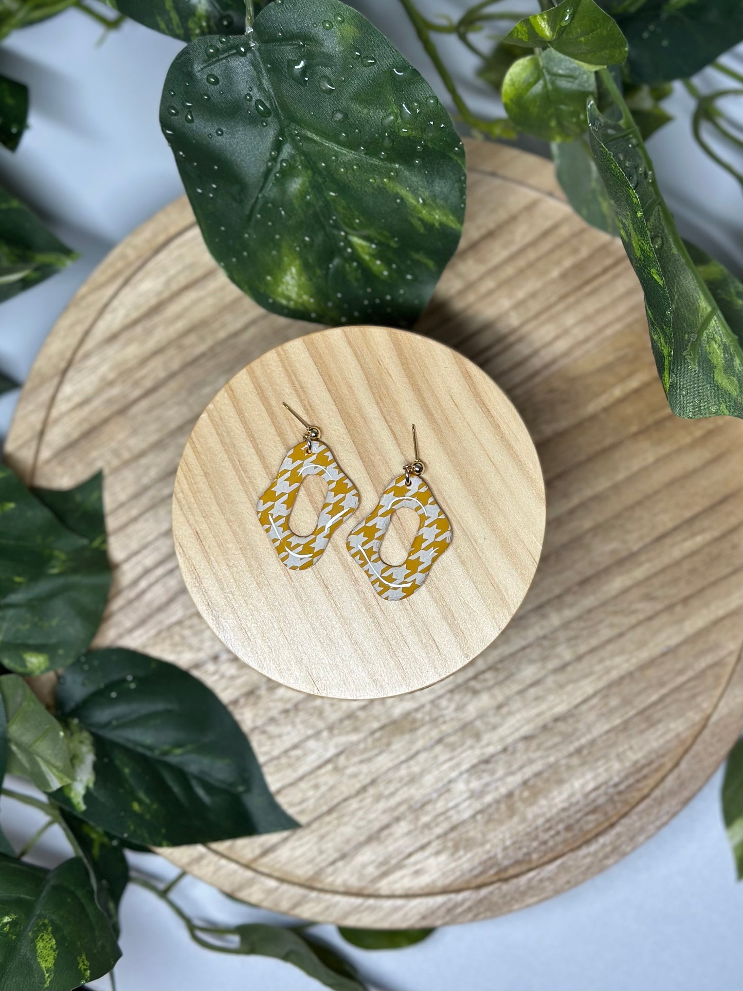Curvy Oblong Oval Earrings - Mustard & White Houndstooth