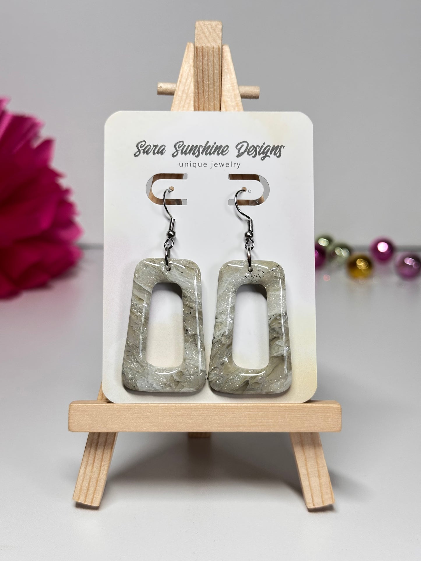 Curvy Oblong Rectangle Cutout Earrings - Light Gray