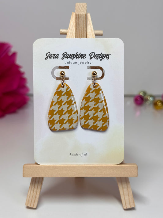 Curvy Triangle Earrings - Mustard & White Houndstooth